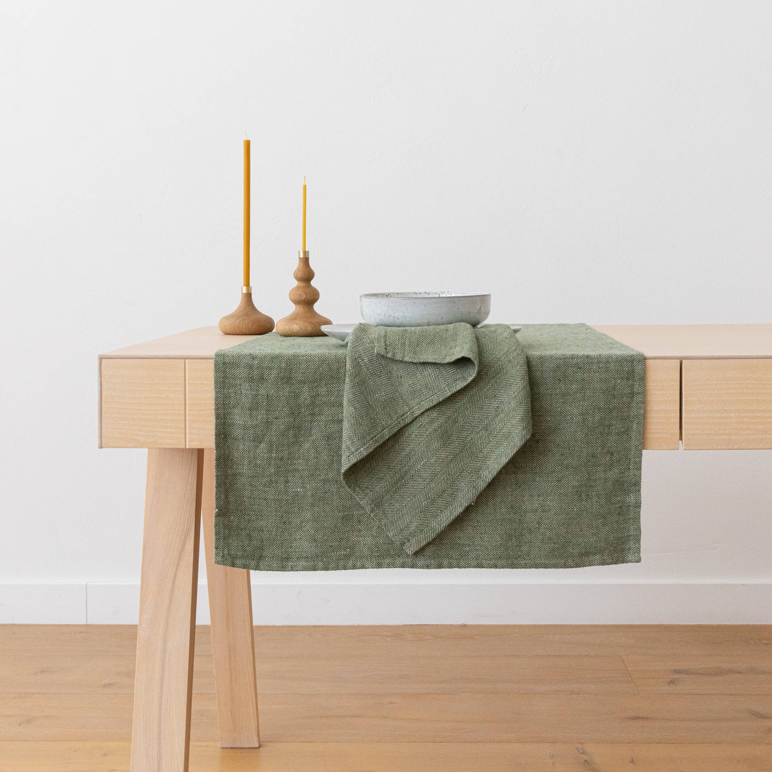 LinenMe - Wholesale Dinner & Cloth Napkin - Linen Napkin Forest Green Natural Chevron, Washed linen. 1