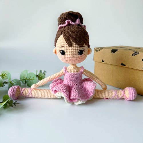 Mindeballetdukke for engroshandel hos THE CROCHET DOLLS LIMITED