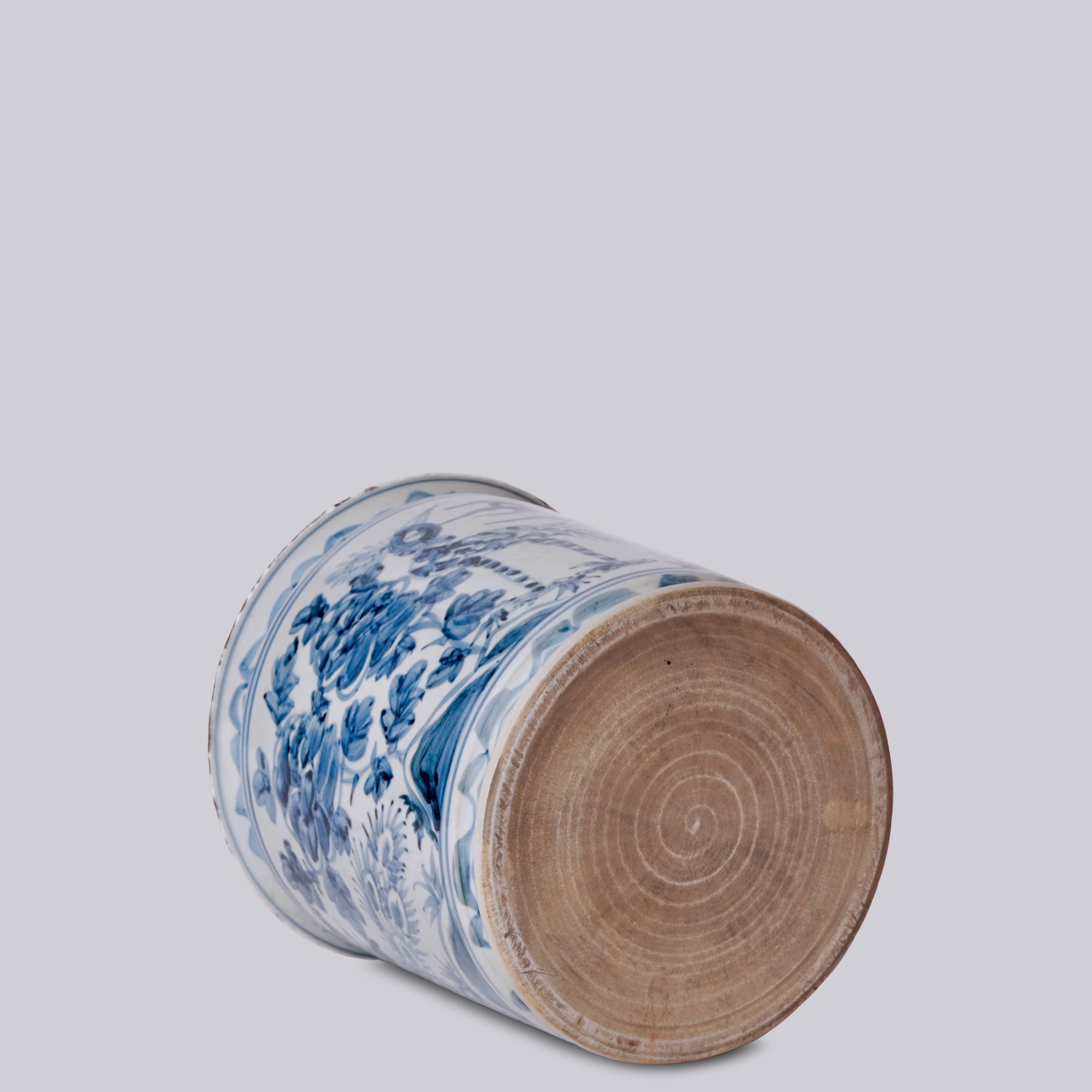 Cobalt Guild – wholesale Inomhuskruka – Rustik cachepot i blåvitt porslin med påfågelmotiv4