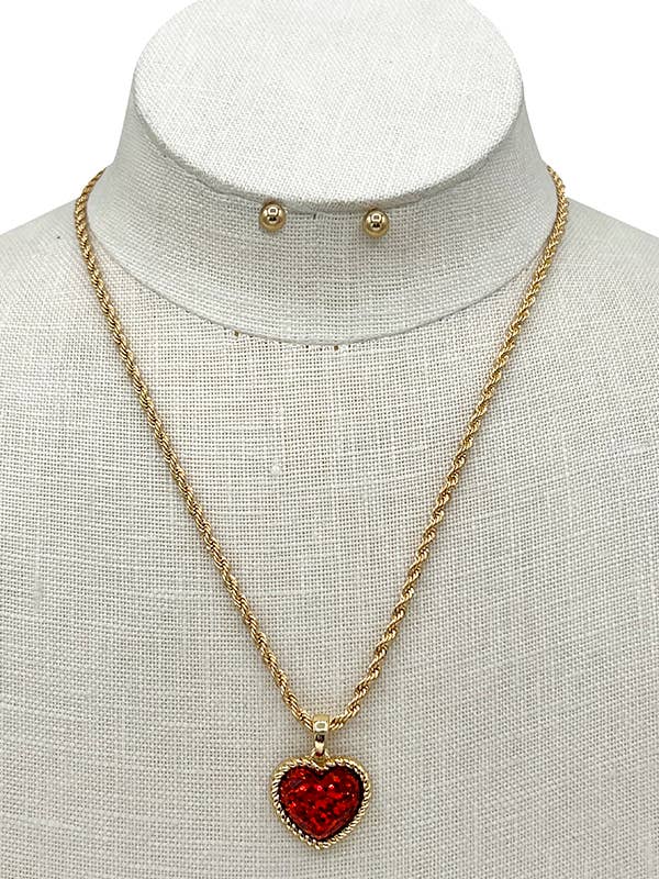 Ensemble de colliers avec pendentif en forme de cœur à pail pour la vente par Andrea Bijoux