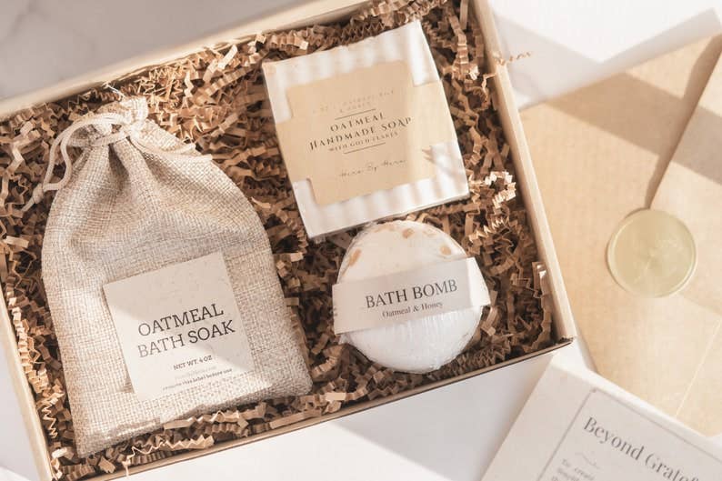 Hera By Hera Bath and Body – wholesale Bath & body set – Oatmeal Milk and Honey Bath Salts Bath bomb and Soap Set | Holiday Gift | Stocking Stuffer8