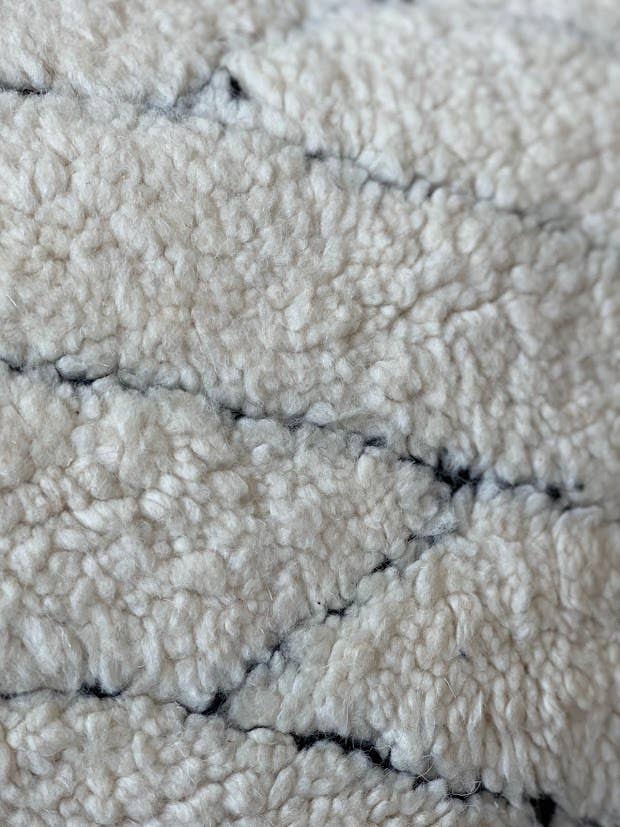 NOMAD BY LIV – Engroshandel Stolehynde – Håndlavet Beni Ouarain Pudebetræk - Offwhite&Sort 60x406