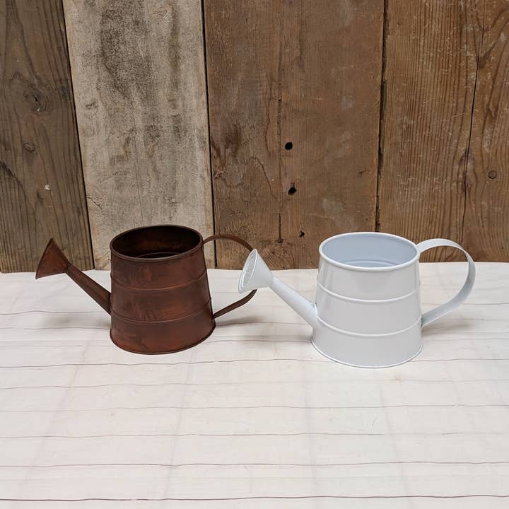 Gießkanne aus Metall für den Großhandel von A.T. Imports