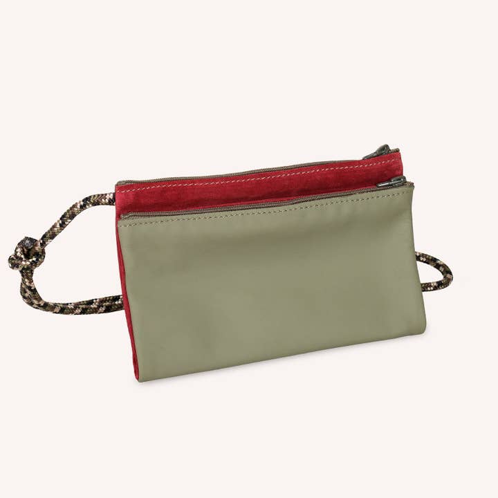 Siamese Crossbody Tas van Gerecycled Leer. voor wholesale door Bandit Manchot