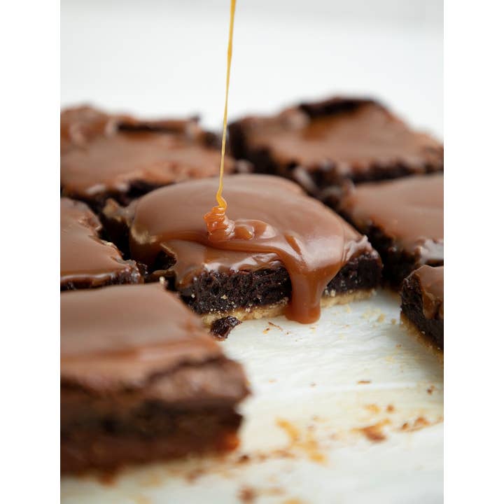 HarperCollins - Wholesale Cookbook - Magnolia Bakery Handbook, The: Bobbie Lloyd