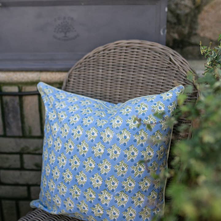 Fodera per cuscino Emily blu con bordatura per la vendita all'ingrosso da parte di LNH EDIT