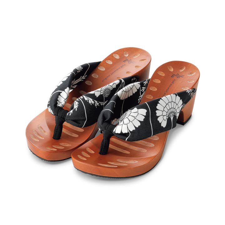 Pantoufles Greta blanches (talon : 6,5 cm) pour la vente par Japacolle — Japan Collections | See Latest News in "About"