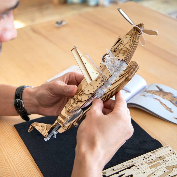 MADNESSTOYS - Wholesale Decorative Tabletop Object - Speedfighter16