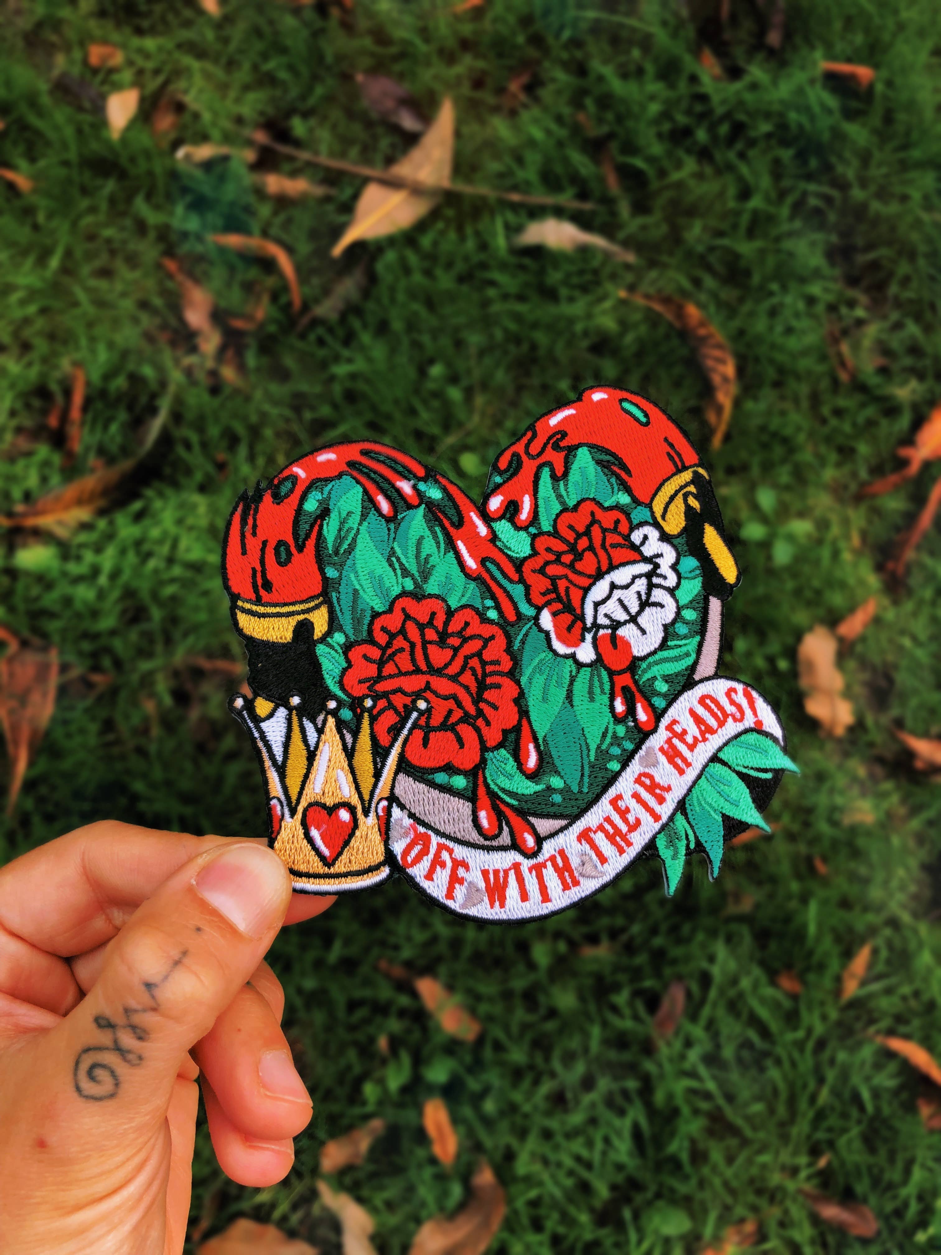 La Barbuda - No U.S. custom fees - Vente Écusson - Reine de Cœur Qu'on Leur Coupe la Tête Roses Patch Thermocollant Par La Barbuda2