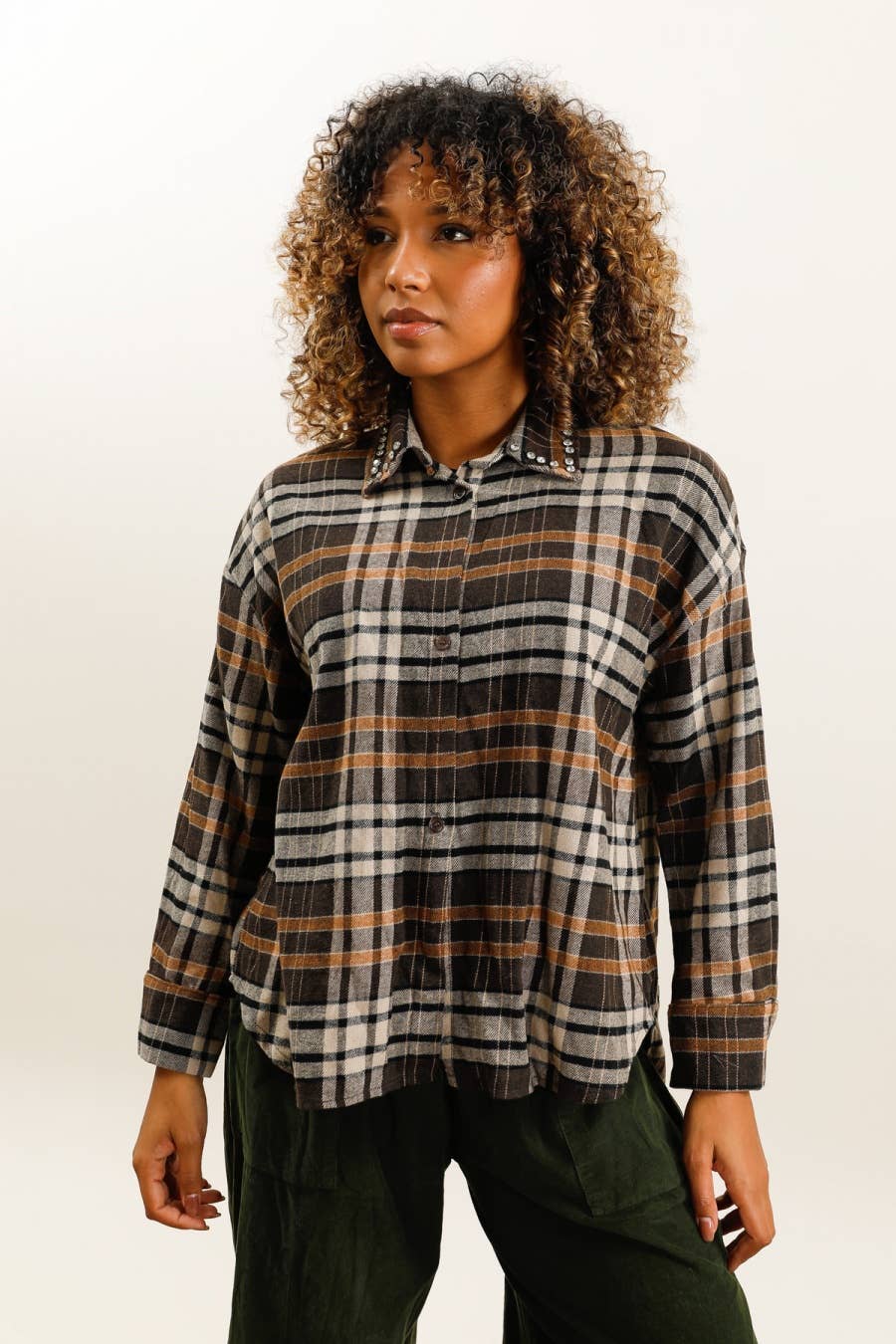 la maison des fibres naturelles – wholesale Buttoned-down shirt – Women's – Plaid shirt with rhinestones 20428 100% cotton2