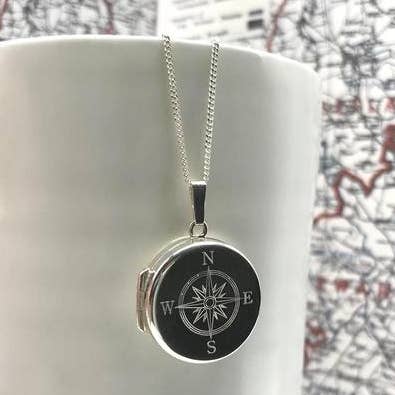 Medaillon-Halskette mit rundem Kompass aus Sterlingsilber für den Großhandel von Lime Tree Design