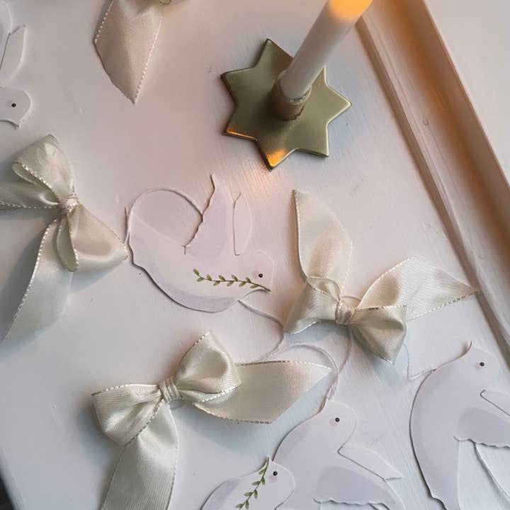 Tall Hat Tales - Wholesale Cutouts - Juleklip Hvide Duer2