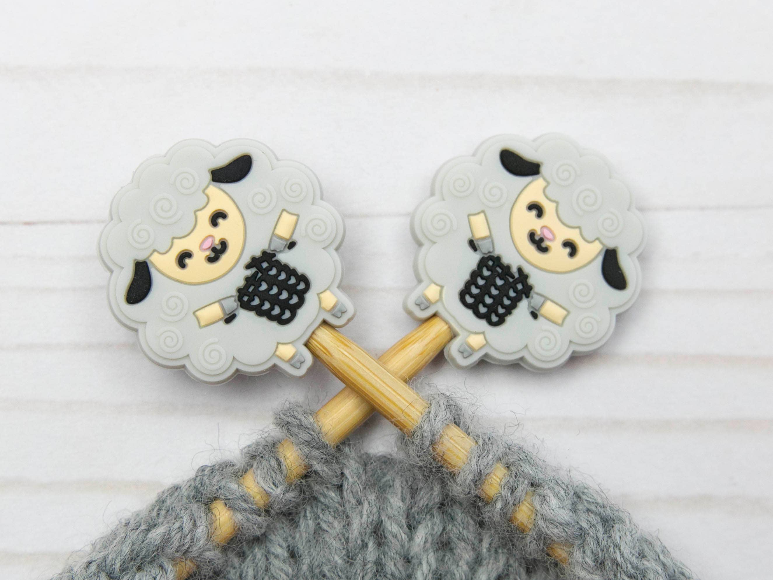 Fox & Pine Stitches - Vente Accessoire de tricot/crochet - Mouton à tricoter gris | Stitch Stoppers