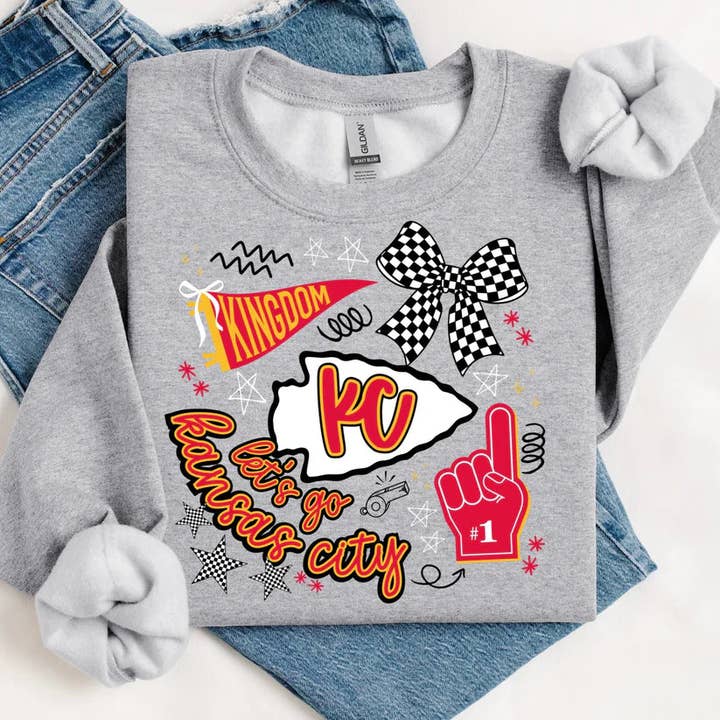 KC Preppy Collage Crewneck – Cinzento Desportivo por atacado de Tucker with a Tee