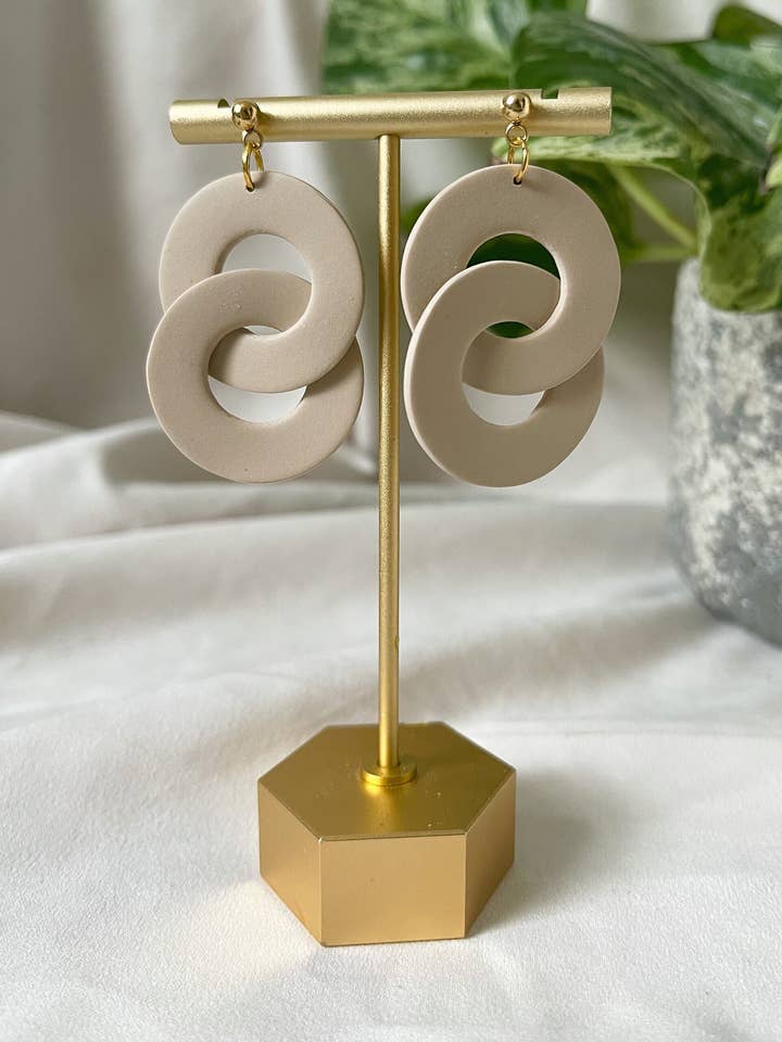 Erin | Boucles d'oreilles en argile faites à la main pour la vente par The Nothing Is Wasted Shop