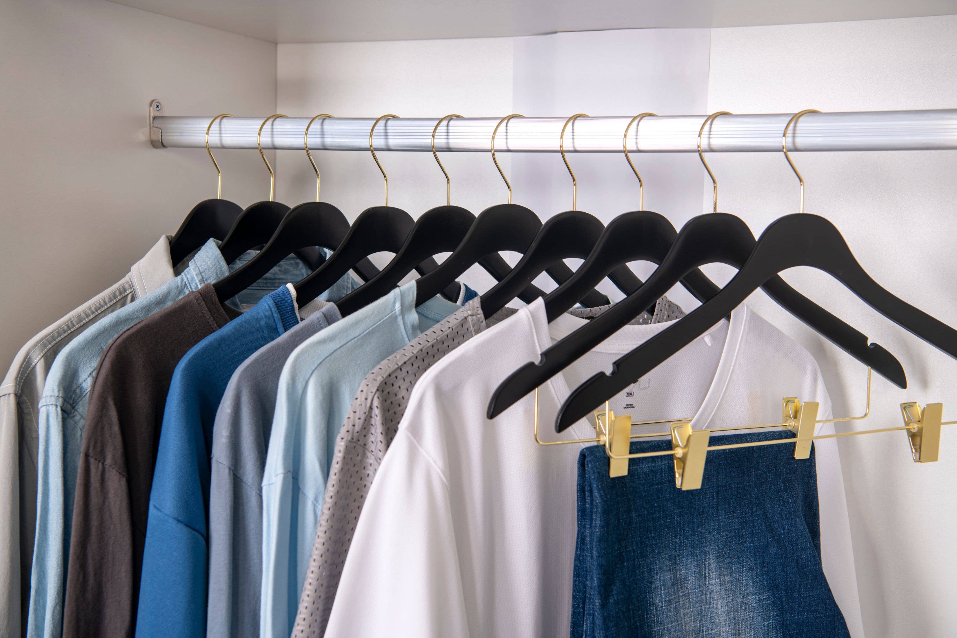 Quality Hangers – Cabides por atacado – WS73 Cabides Ultra Finos para Saias e Calças com Clipes Preto/dourado - 5 Unidades7