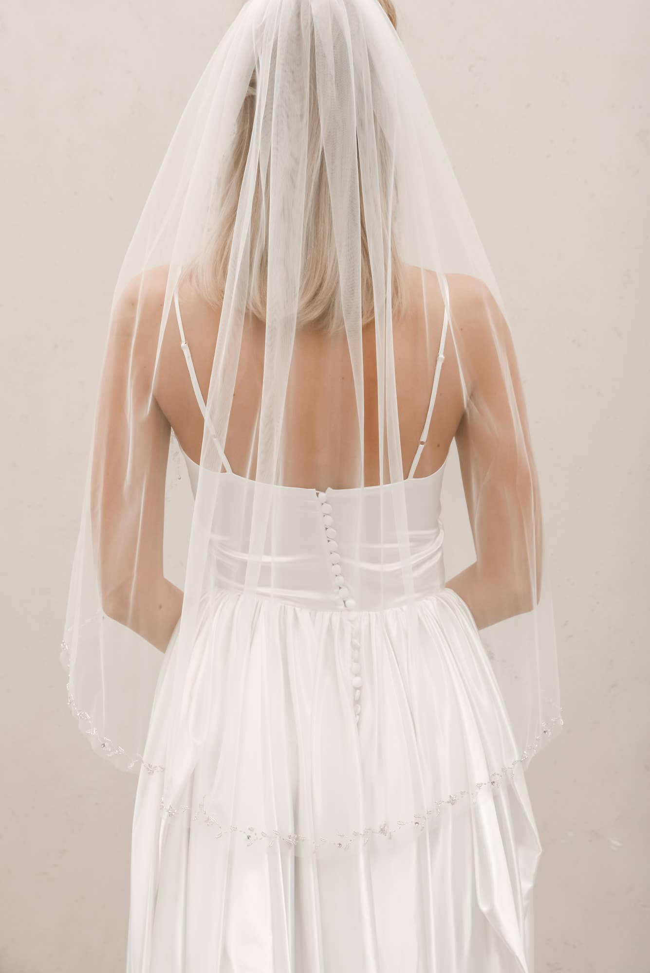 Heirloom Bridal Company - Wholesale Veil - Women's - Floral Beaded Edge Veil V0031