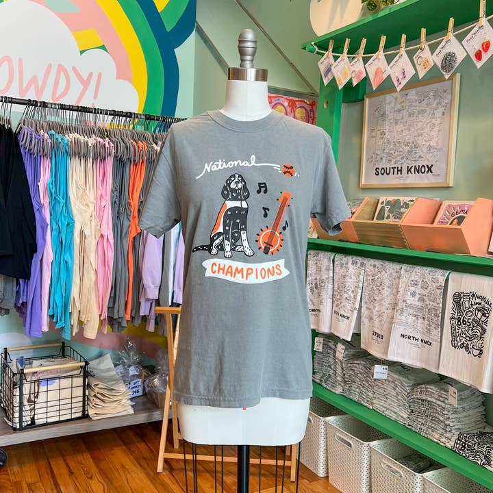 Campioni Nazionali - Comfort Colors - Maglietta per la vendita all'ingrosso da parte di Paris Woodhull Illustrations