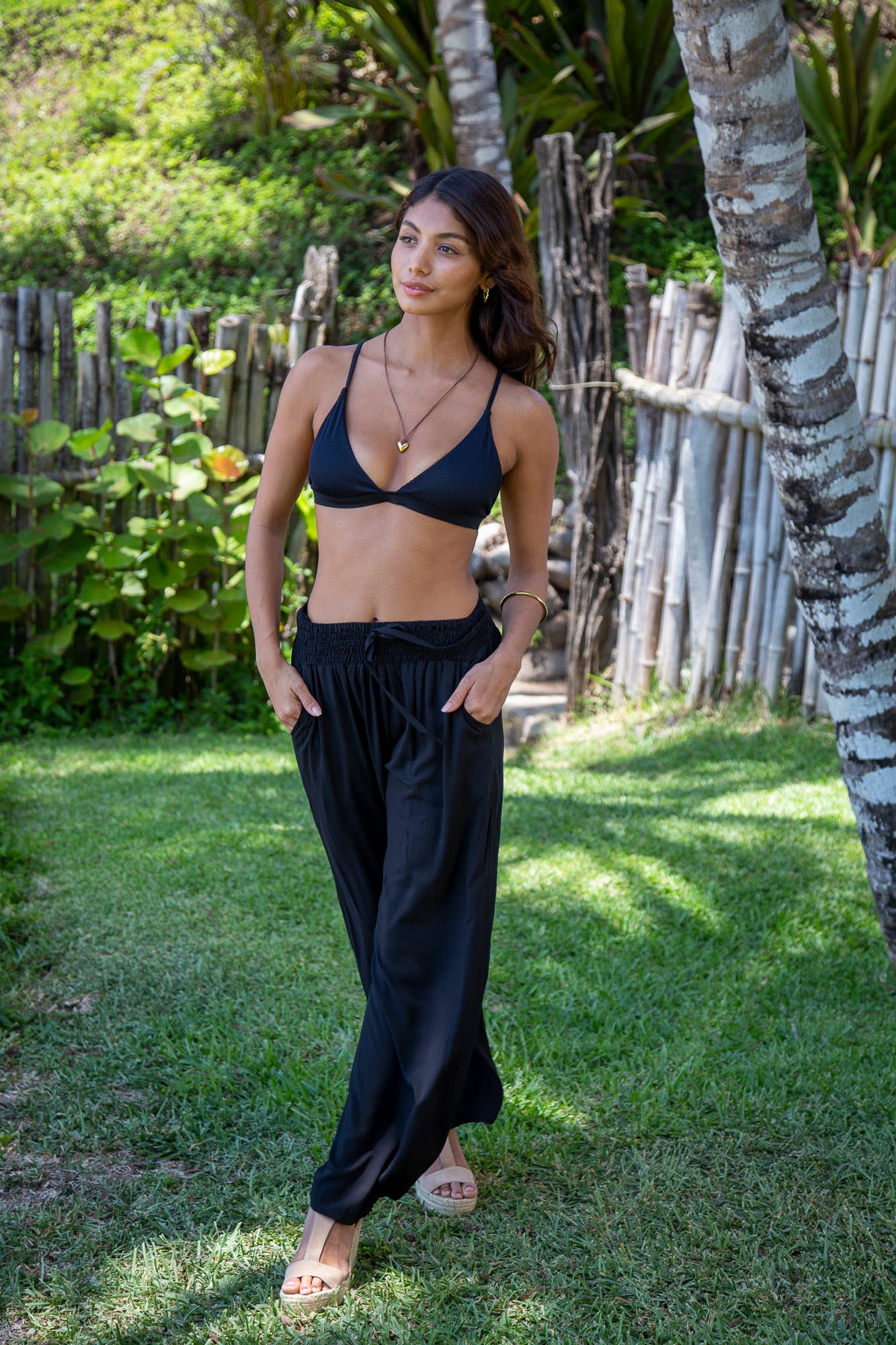 Bali Prema - Venta al por mayor Conjuntos de top y pantalón (NO para estar en casa) - Mujer - Conjunto de bata Samantha Kaftan y pantalón Gabrielle Wide Resort en P4