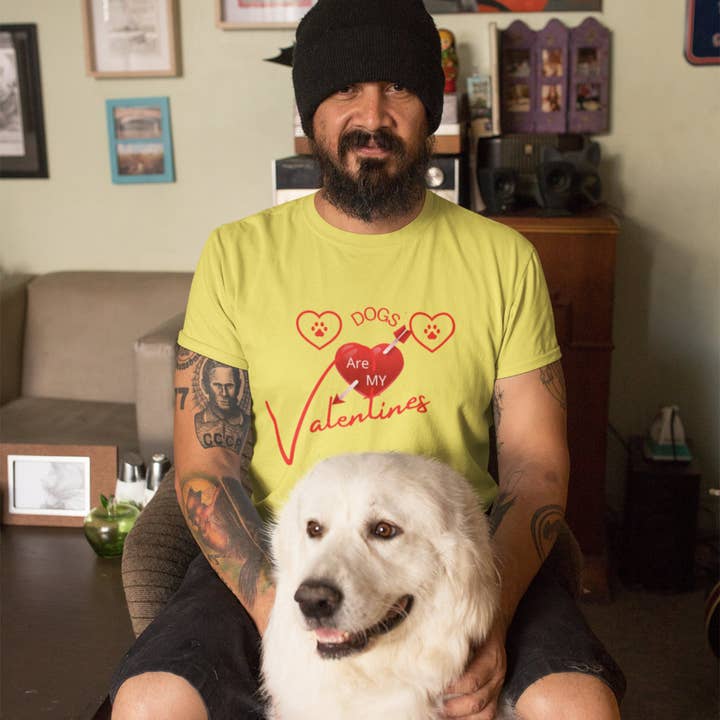Dogs Are My Valentines T-Shirt, T-shirt graphique cœur pour la vente par The Graceful Dragonfly