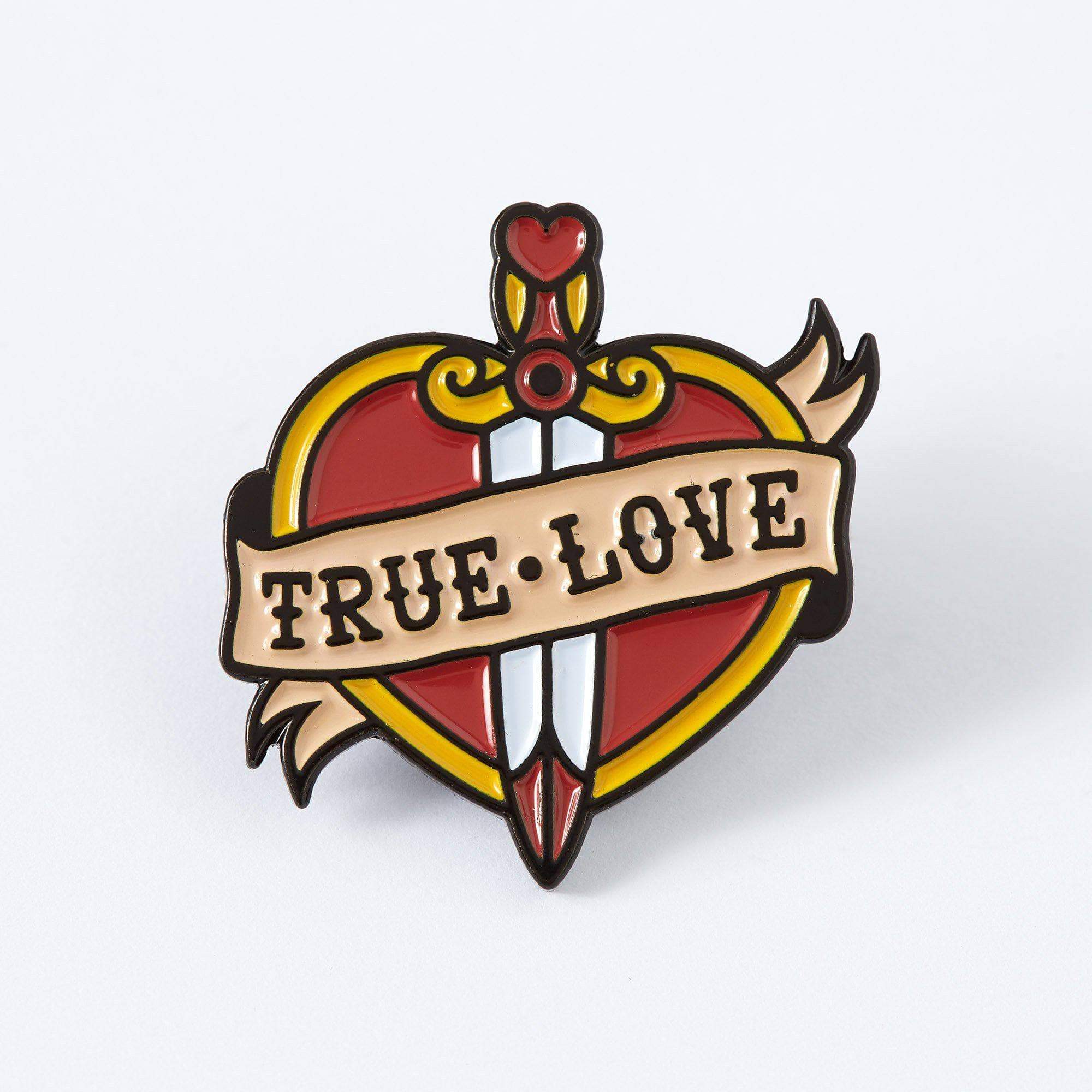 Punky Pins - Vente Épinglettes/boutons - Broche en émail inspirée du tatouage True Love1