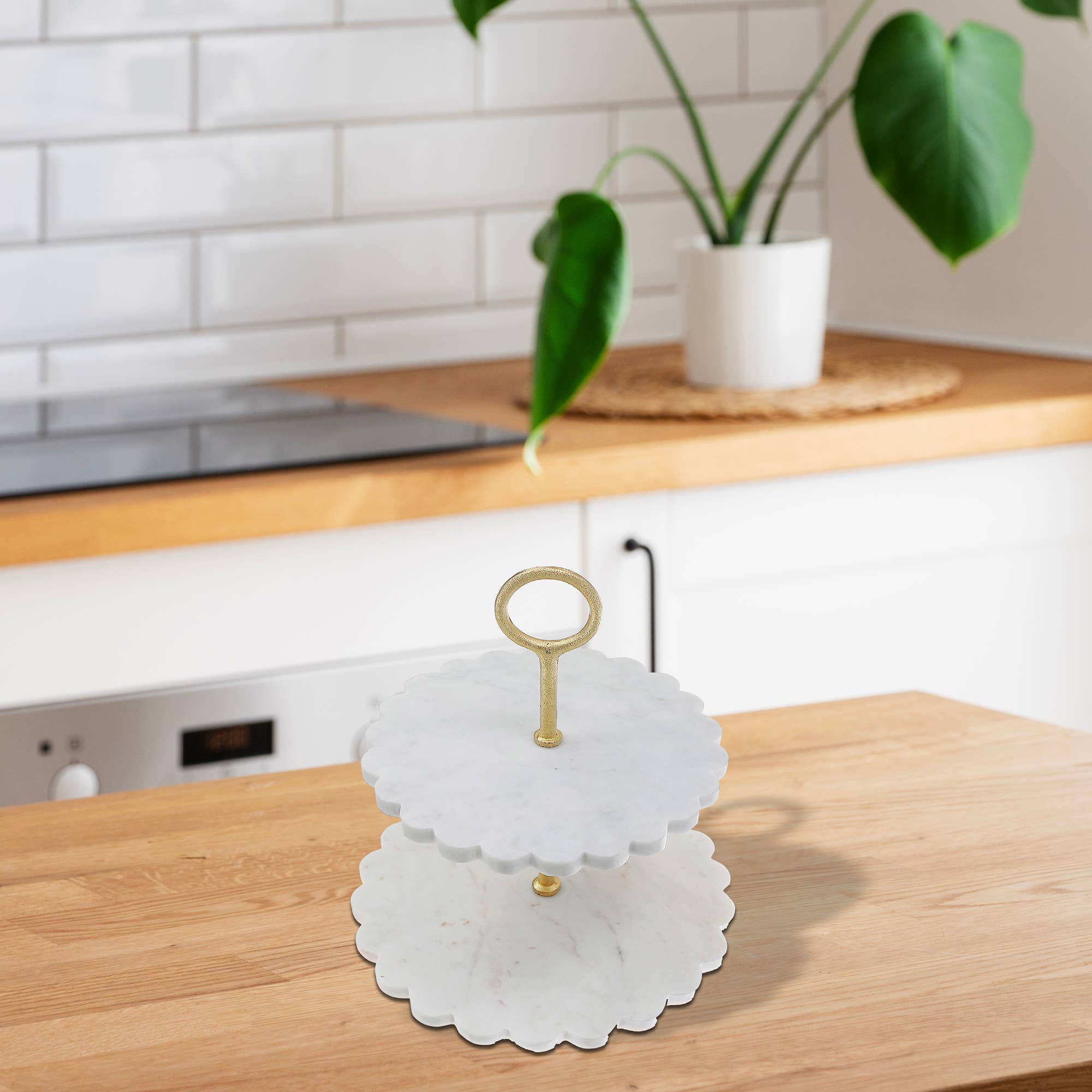 Multi Runder Jakobsmuschel-Marmor mit Aluminium-Gold 2-stufiger Ständer für den Großhandel auf Faire1