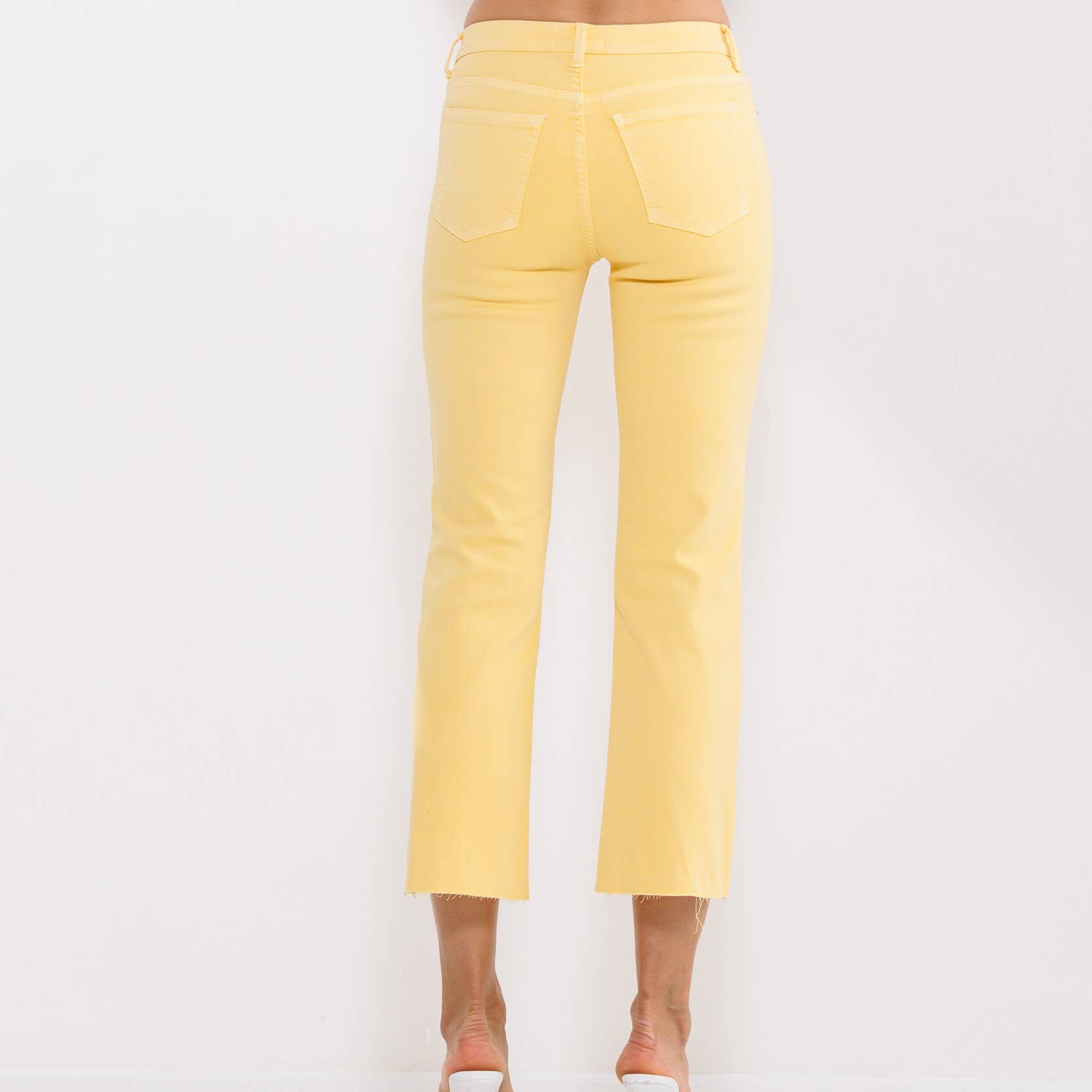 Someday - Vendita all'ingrosso Jeans - Donna - JEANS IN DENIM SVASATO CORTO COLORATO A VITA MEDIA, SI2419HC-SP2