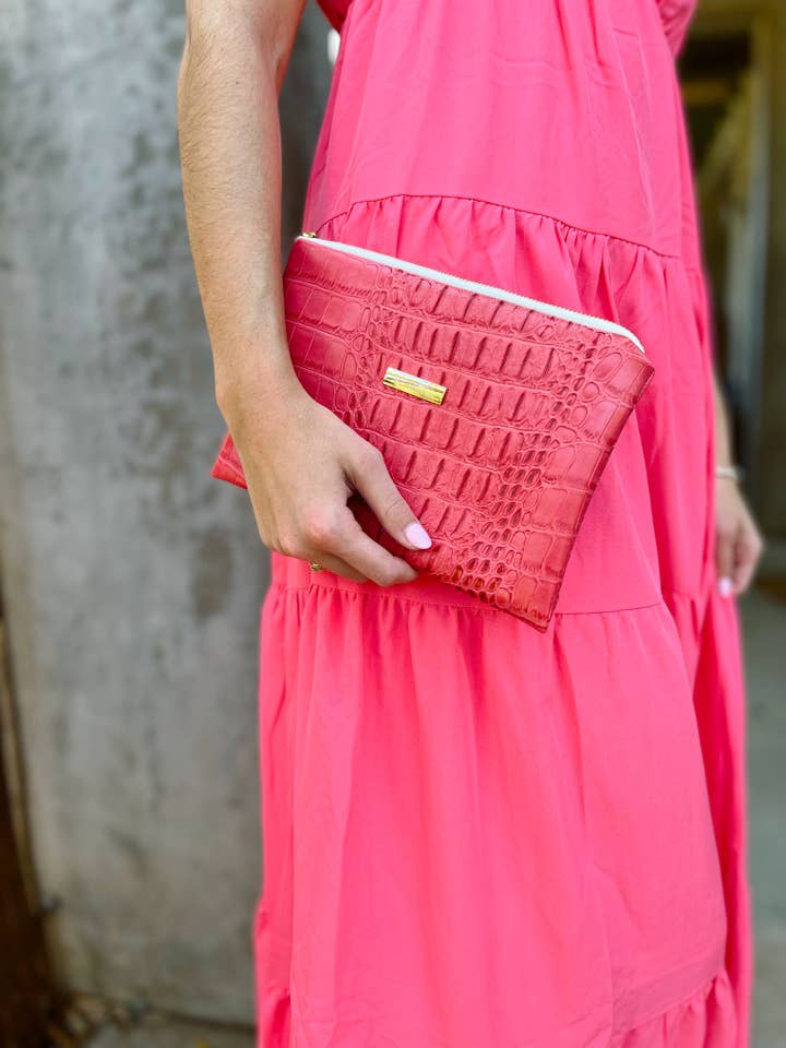 De Essentiële Clutch — Poppy 'Krokodil' voor wholesale door KMC Handbags