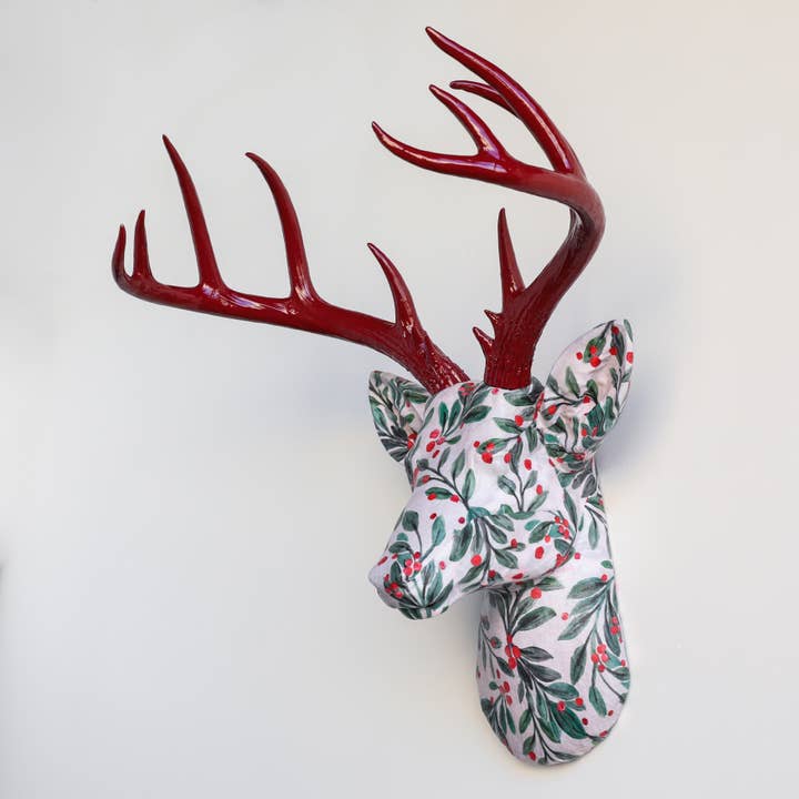 Near and Deer - Vente Décoration murale - Tête de cerf en tissu - Gui et baies1