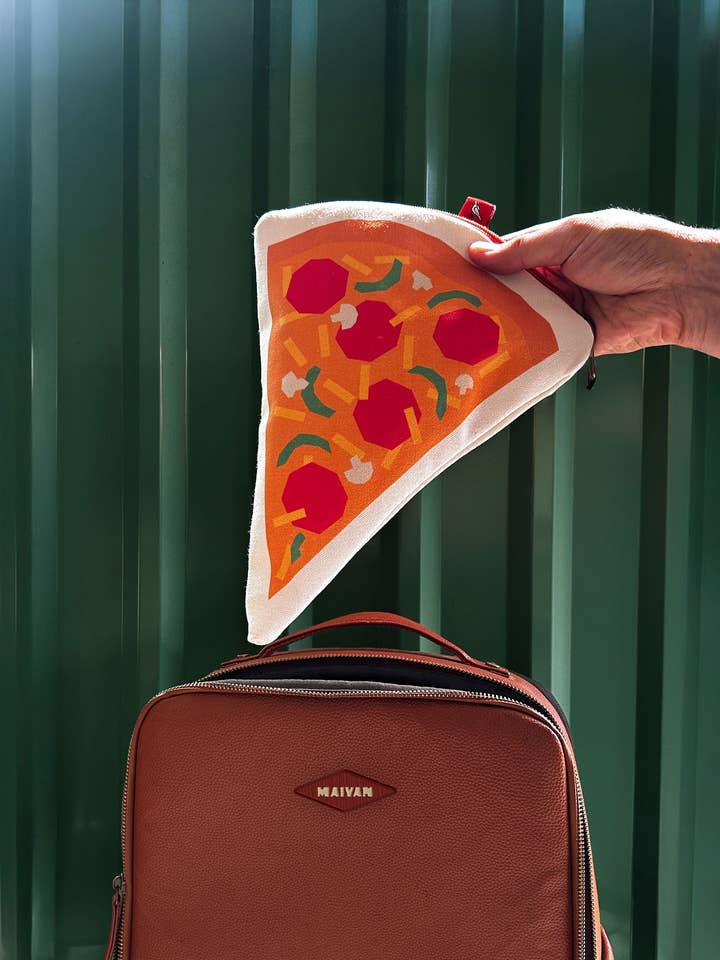 Trousse à crayons/pochette zippée Pizza Canvas pour la vente par Maivan Goodies Co.
