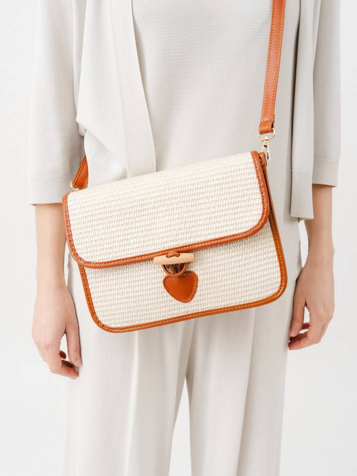 Borsa a tracolla in rafia con rifiniture in pelle per la vendita all'ingrosso da parte di JULIA PARIS