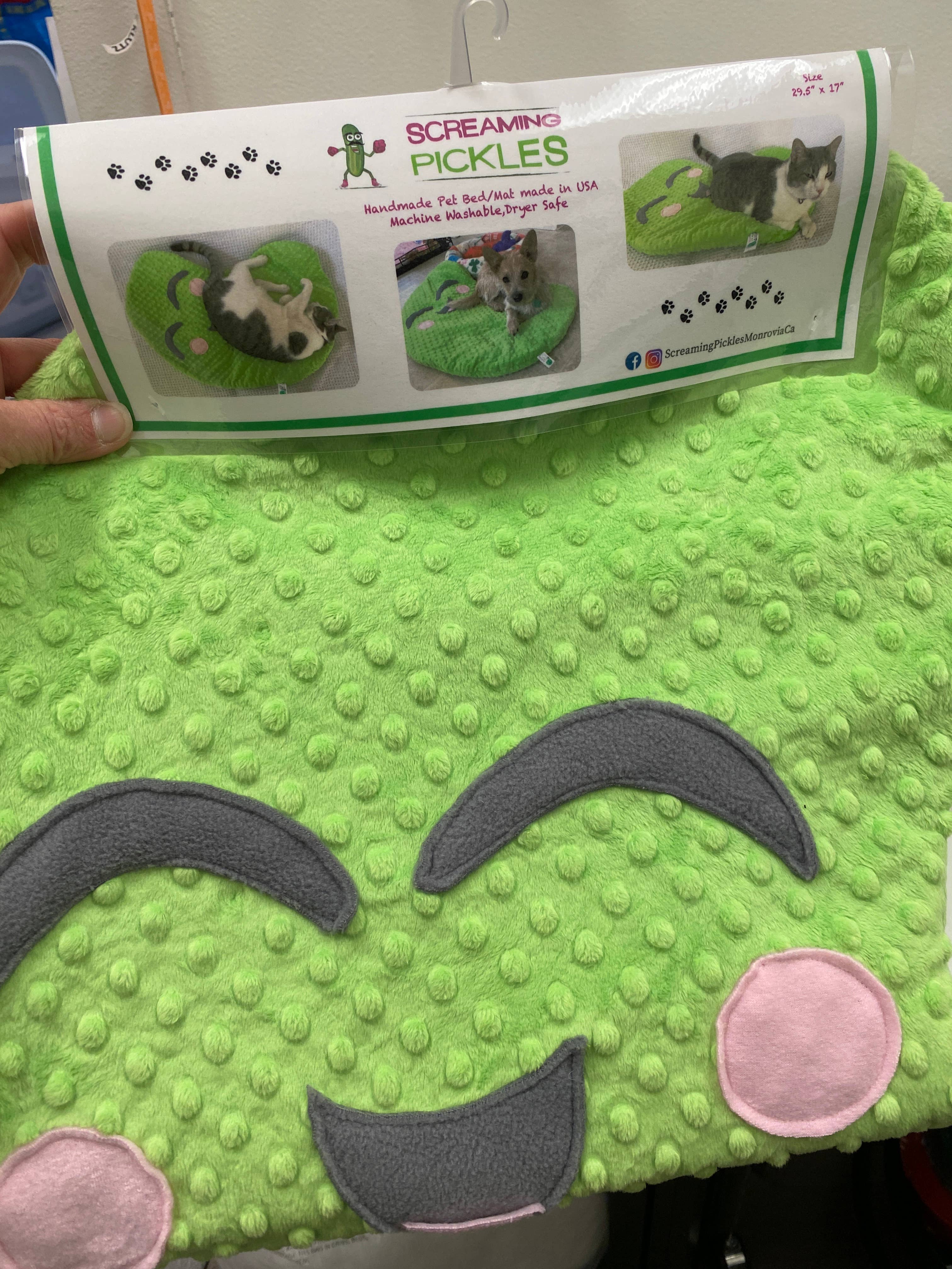 Screaming Pickles – cama - Gato e cão por atacado – Cama de Pelúcia em Forma de Picles Feita à Mão para Gatos e Cães Pequenos13