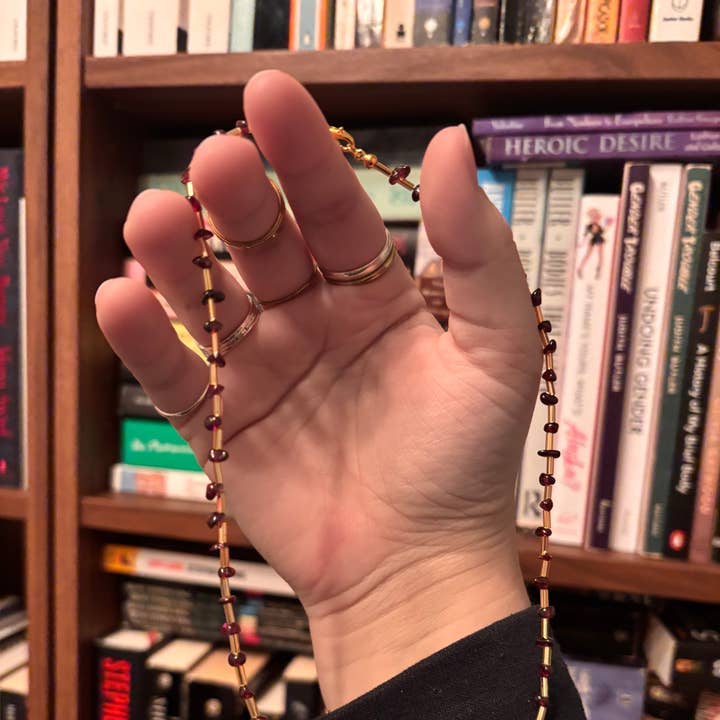 Svart + Granatpärlhalsband för wholesale av Crafty Little Guys