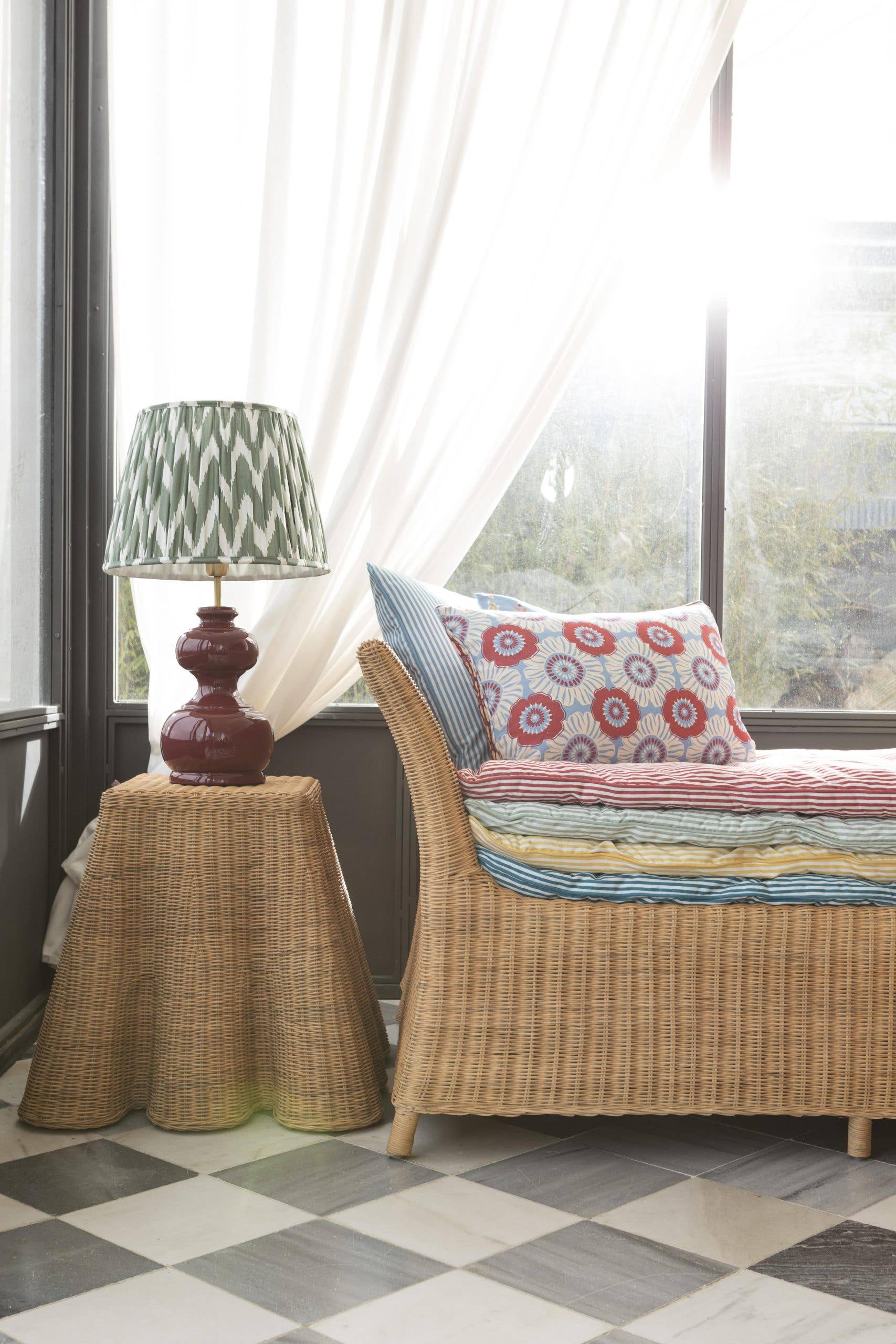 Mahe Homeware - Wholesale Throw/Decorative Pillow - Blue Pop Floral Cushion 40x6010