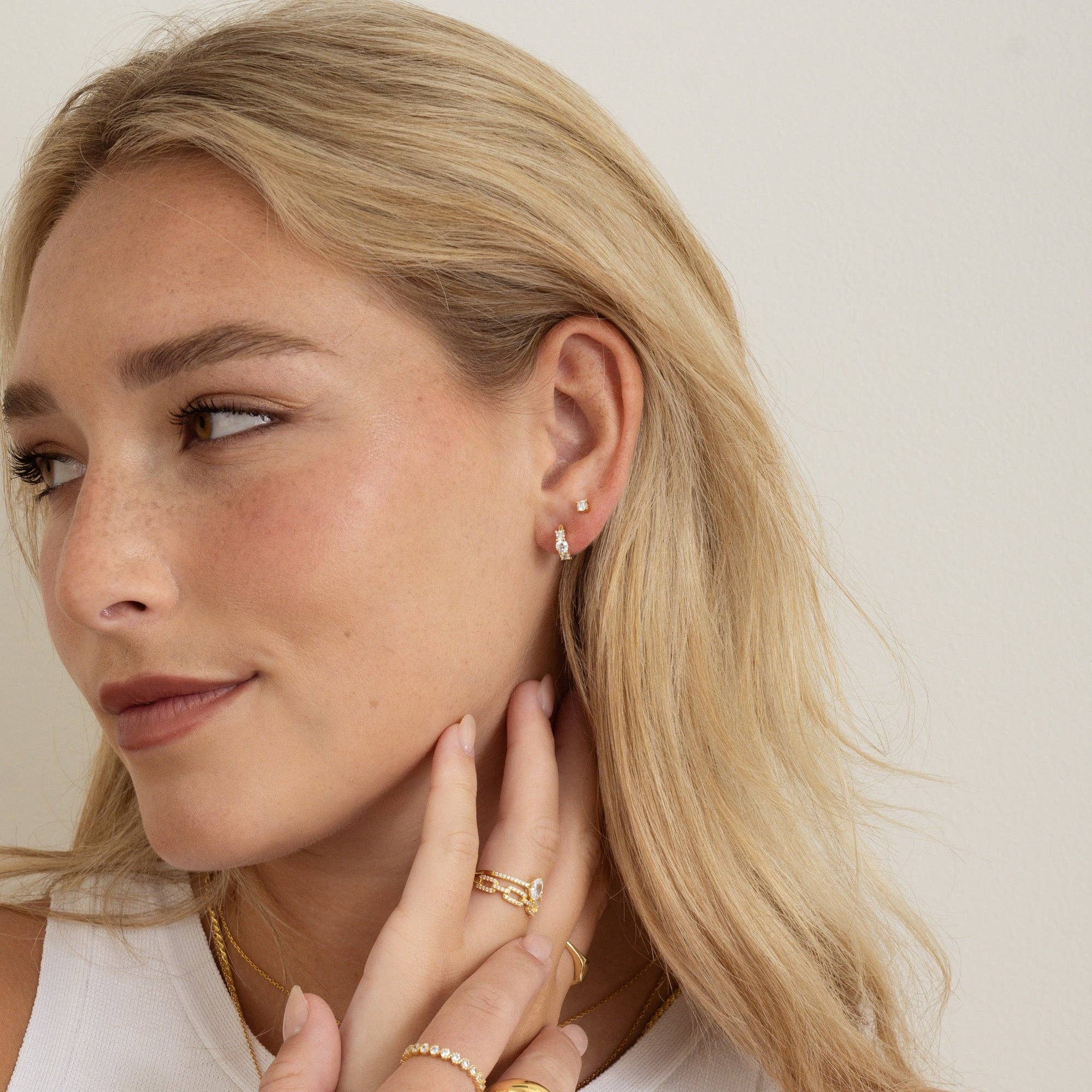 Sami Jewels - Vendita all'ingrosso Orecchini a cerchietto - Tre cerchi Huggie in pietra4