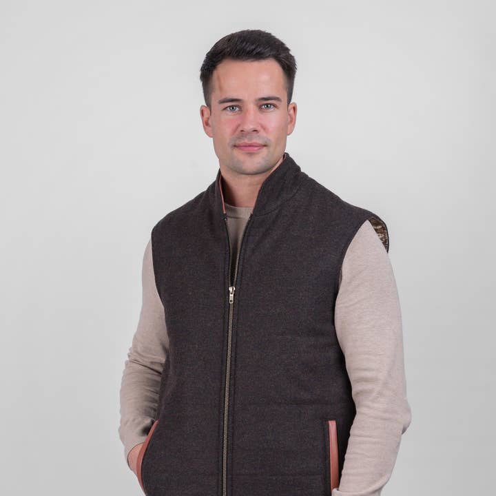 Torf Tweed Körperwärmer mit Lederbesätzen für den Großhandel von Celtic Tweed