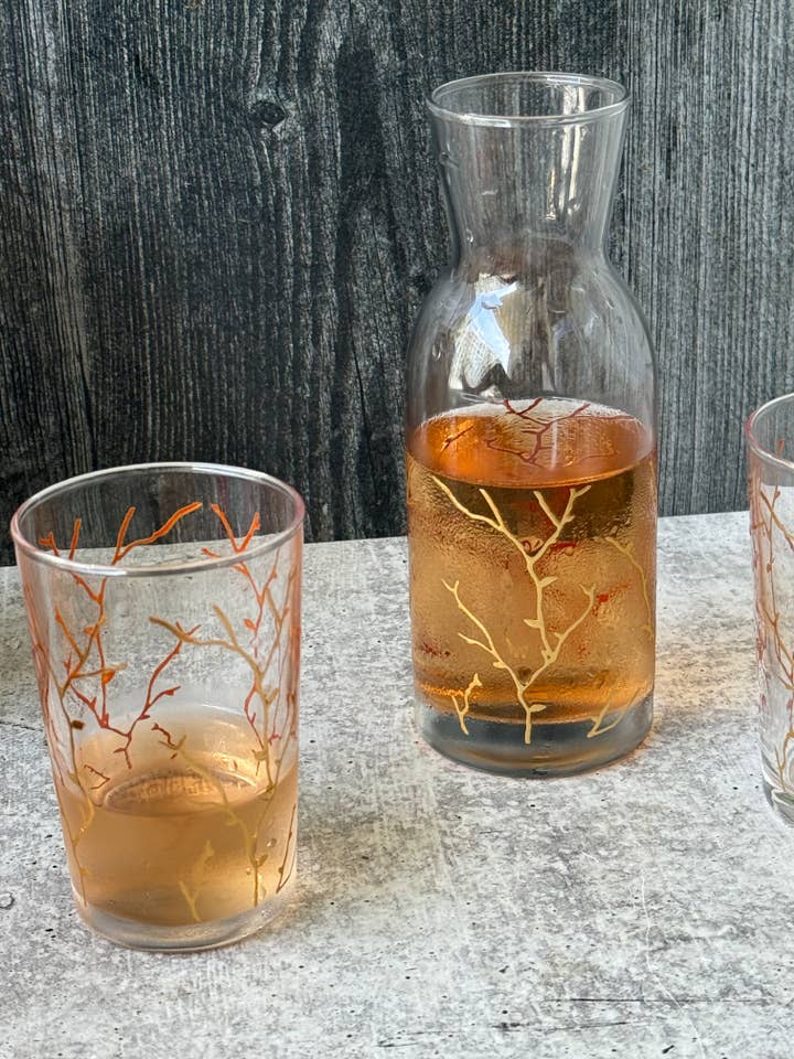 Petite Carafe Corail Or pour la vente par Scents and Feel