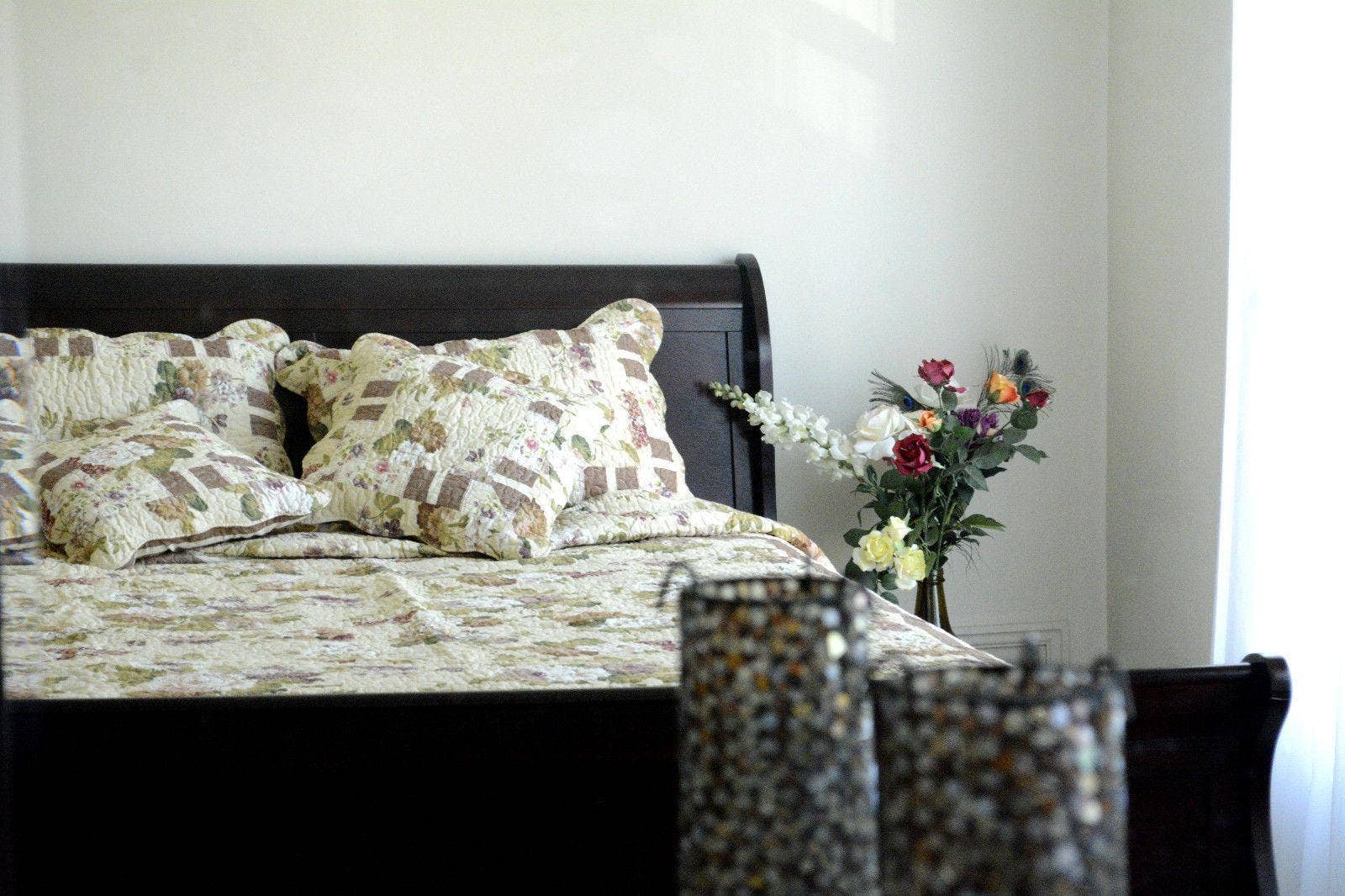 DaDalogy Bedding - Wholesale Bedding Set - DaDa Bedding Vintage Cottage Rose Garden Floral Ivory Yellow Cotton Scalloped Quilted Bedspread Set (DXJ103478)4