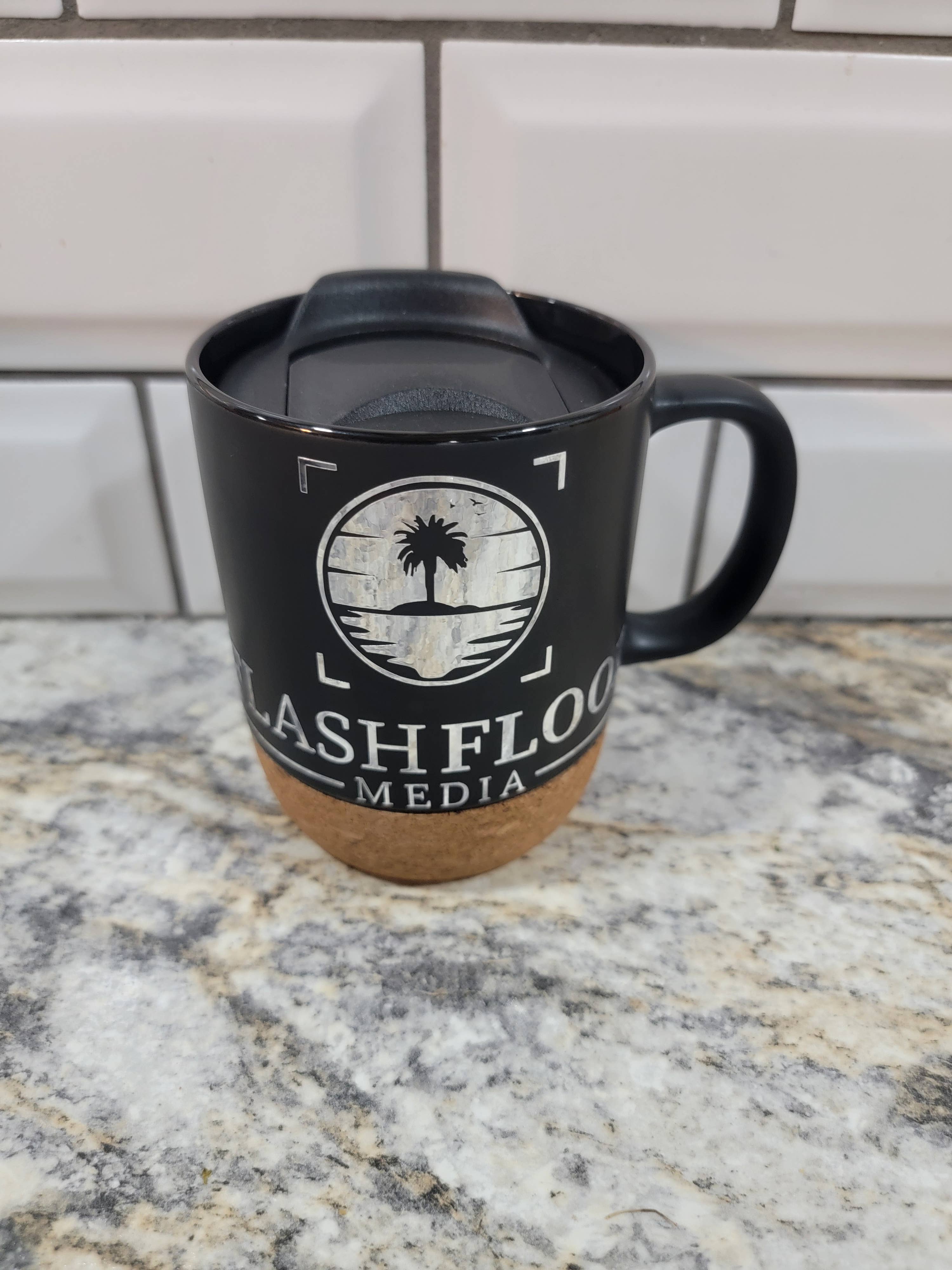 Superior Sweet Water - Vente Tasse à café - Mug à café avec fond en liège et logo personnalisé, Mug avec logo d'entreprise5