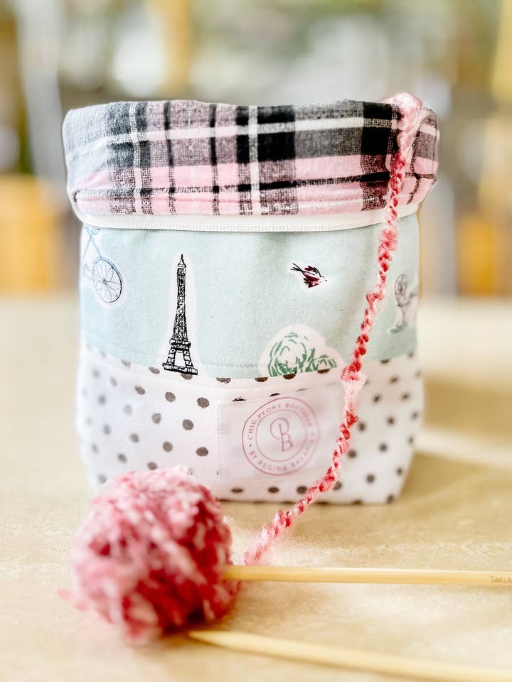 Sac Paris Project pour tricoteuses, crocheteuses et pointeurs à aiguilles pour la vente par Chic Peony Boutique, LLC