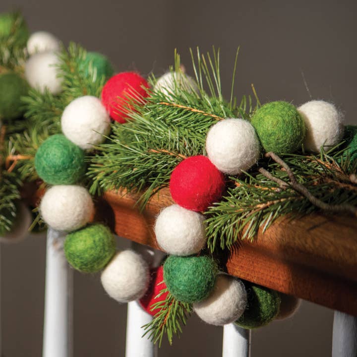 dZi Handmade - Wholesale Bunting/Garland - Elf Red, Green & White Garland