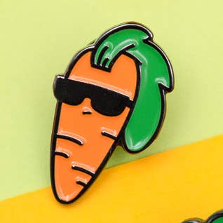 Rockin' Carrot | Épinglette à tête en métal | Épinglette en émail végétalien pour la vente par Le Petit Pin