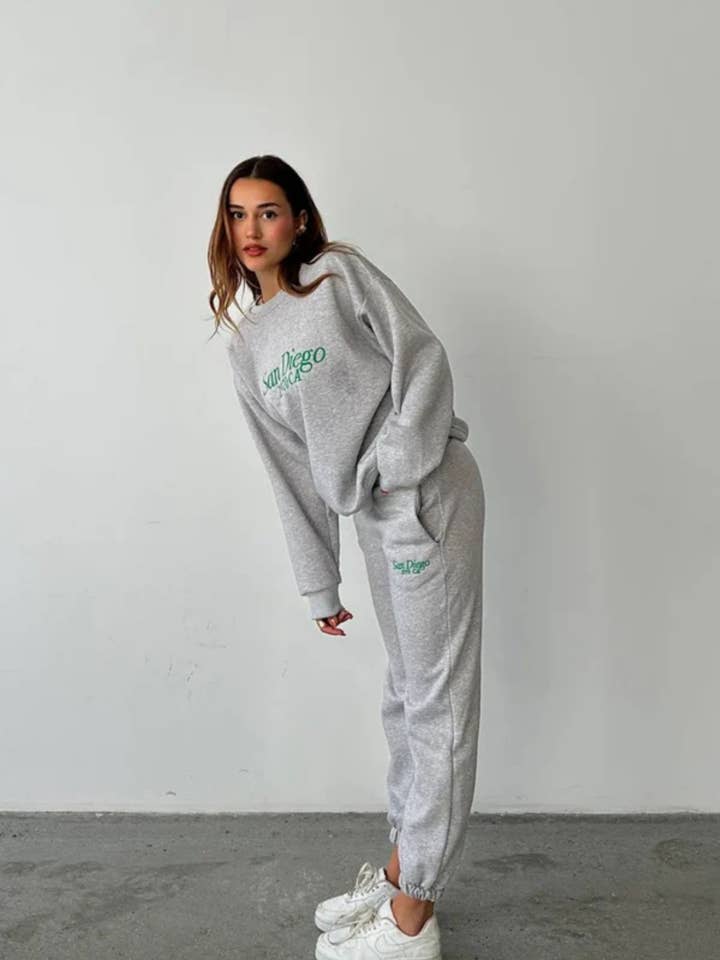 « Pantalon de survêtement "San Diego 1970" » pour la vente par My 9Teen