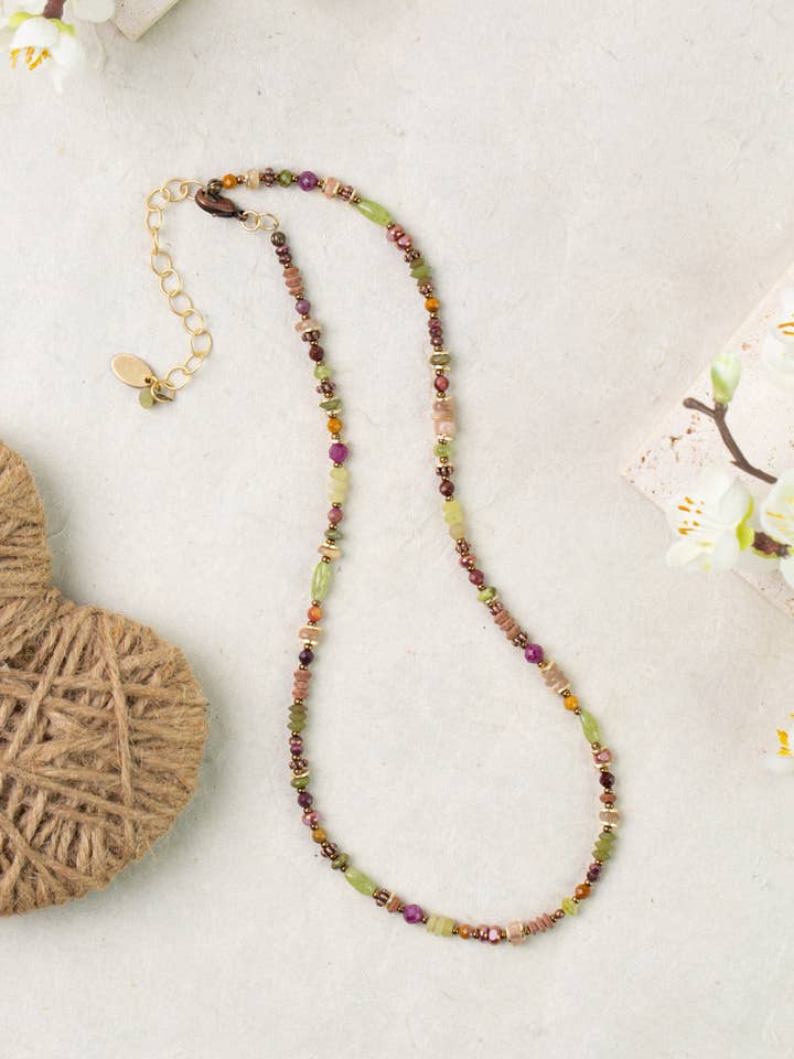 Dominion 16,5-18,5" Mookaite, Peridot, Kobberdetaljer Enkel Halskæde for engroshandel hos Anne Vaughan Designs Jewelry