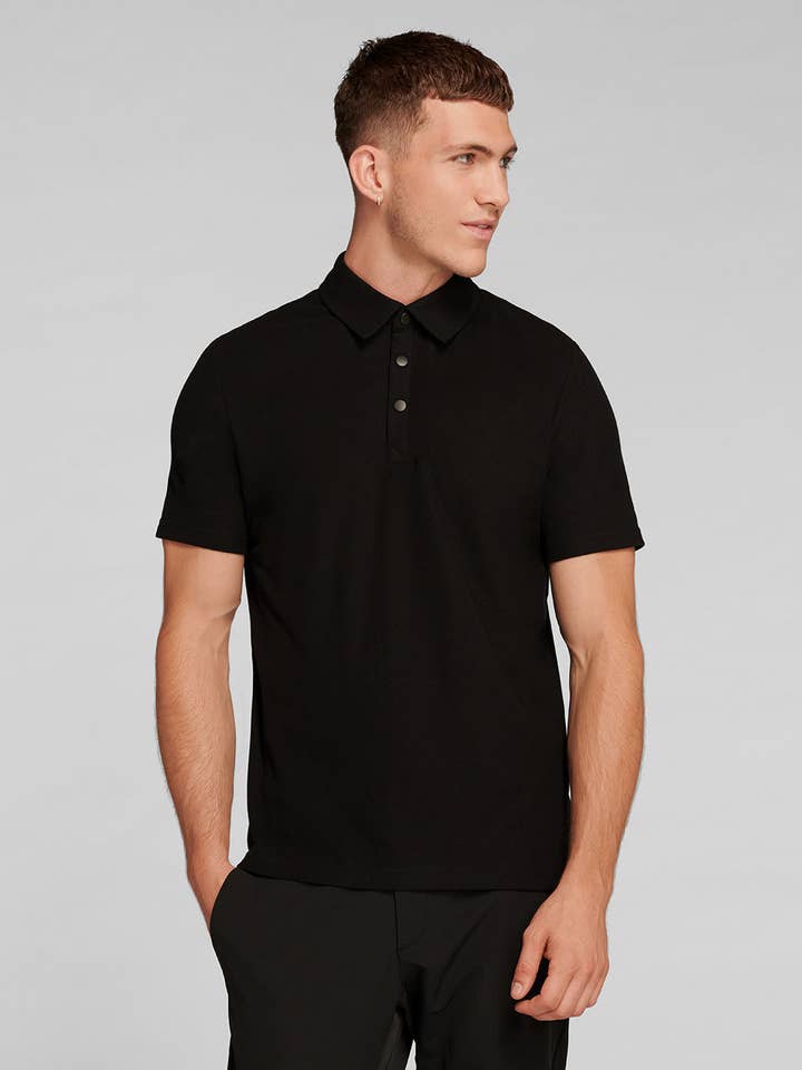 Polo à manches courtes. pour la vente par RYU