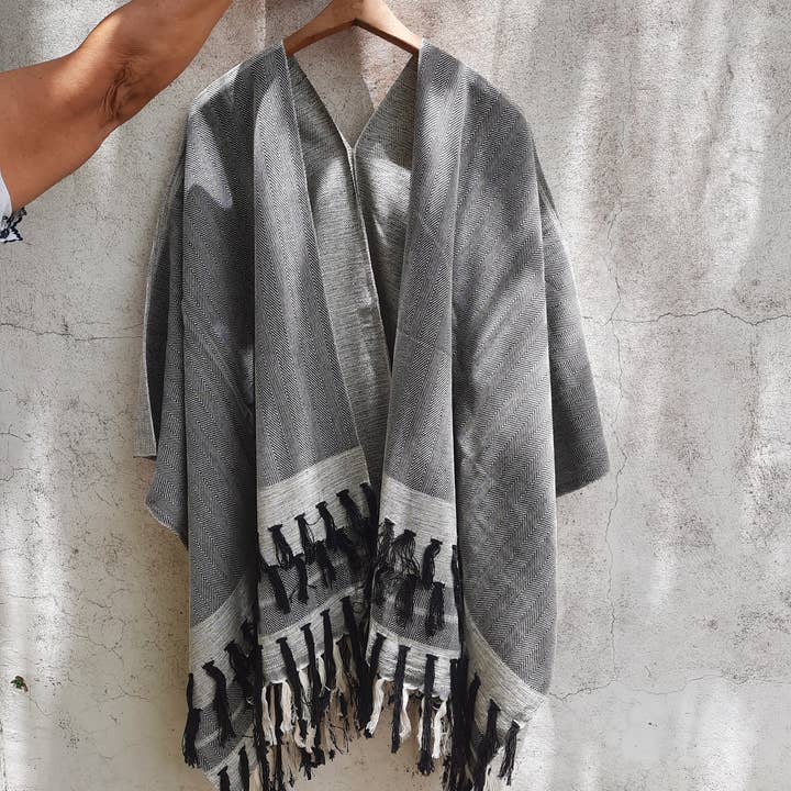 Kimono testurizzato - Nero per la vendita all'ingrosso da parte di La Villa Goods