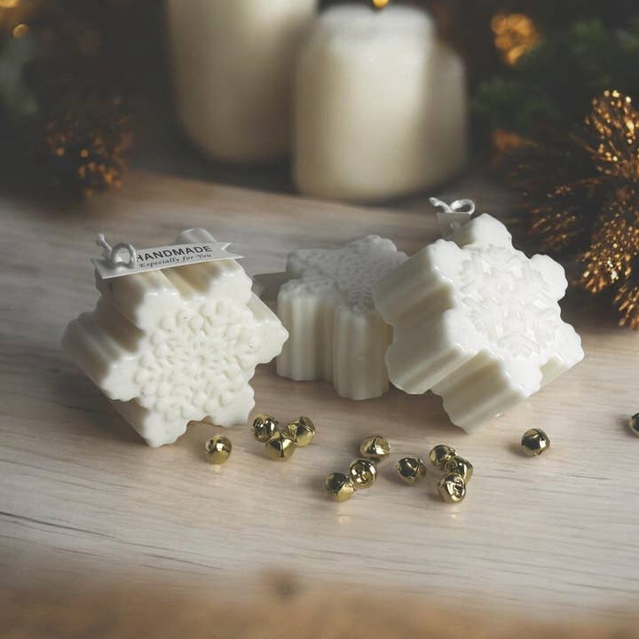 Snowflake Candle – Handcrafted Winter Soy Candle for wholesale by Tavv Inc