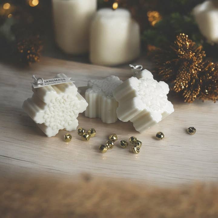 Snowflake Candle – Handcrafted Winter Soy Candle for wholesale by Tavv Inc