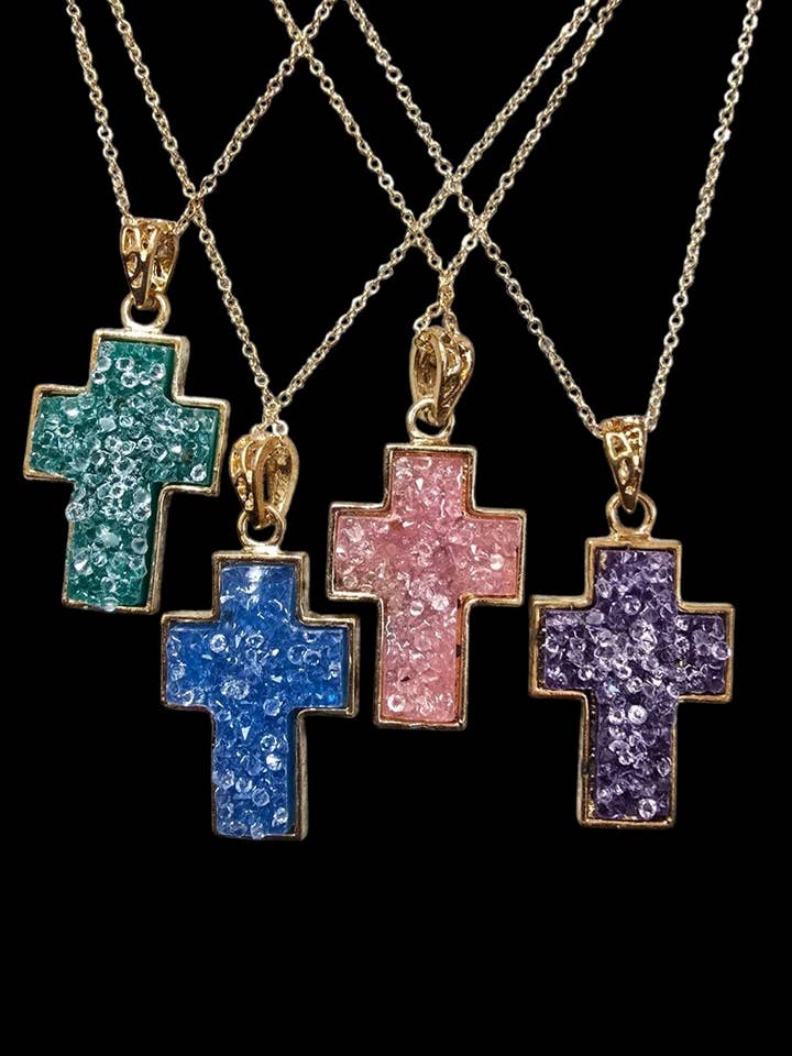 Collier Pendentif Cristal Écrasé – Chaîne Plaquée Or 22” pour la vente par 2 Greeks Inc