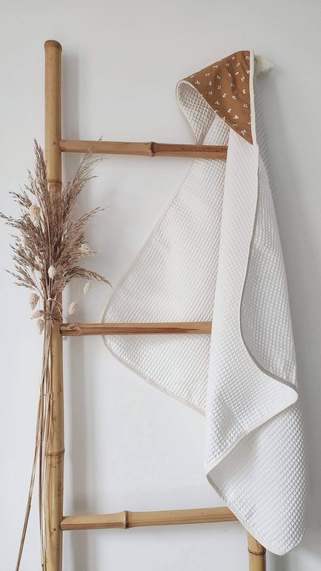 Les p'tites Merveilles de Bérénice - Wholesale Hooded Towel - Kids & Baby - Baby bath cape “Cinnamon flowers” in organic cotton sponge n6